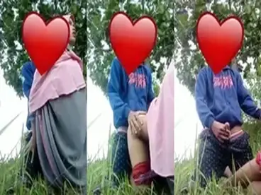 Sensasi Ngewe Ukhti Jilbab di Semak-semak poster