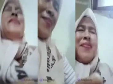 Ukhti Tante Hijab Pasrah Digenjot Sambil Senyum poster